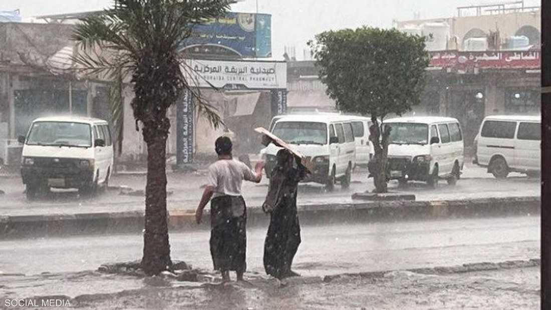 اليمن.. الأمطار تحاصر عدن ووفيات في شبوة وحضرموت
