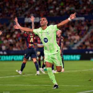 برشلونة ينفرد بصدارة الدوري