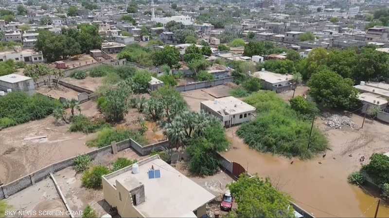 الأمطار الغزيرة تحول البريقة لمنطقة منكوبة وتشرد العشرات