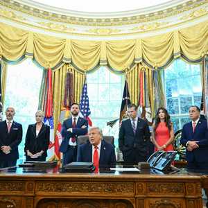 ترامب متحدثا للصحفيين