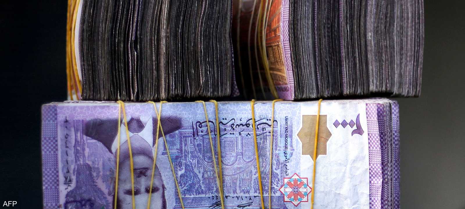 يراوح سعر الصرف في الآونة الأخيرة بين 10 و11 الفا مقابل الد