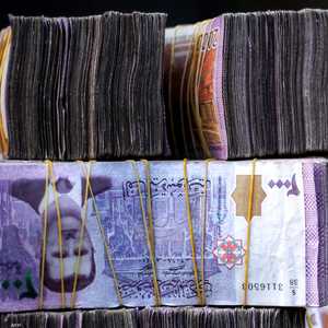 يراوح سعر الصرف في الآونة الأخيرة بين 10 و11 الفا مقابل الد