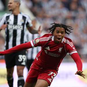 ريو نغوموها محتفلا بالهدف القاتل