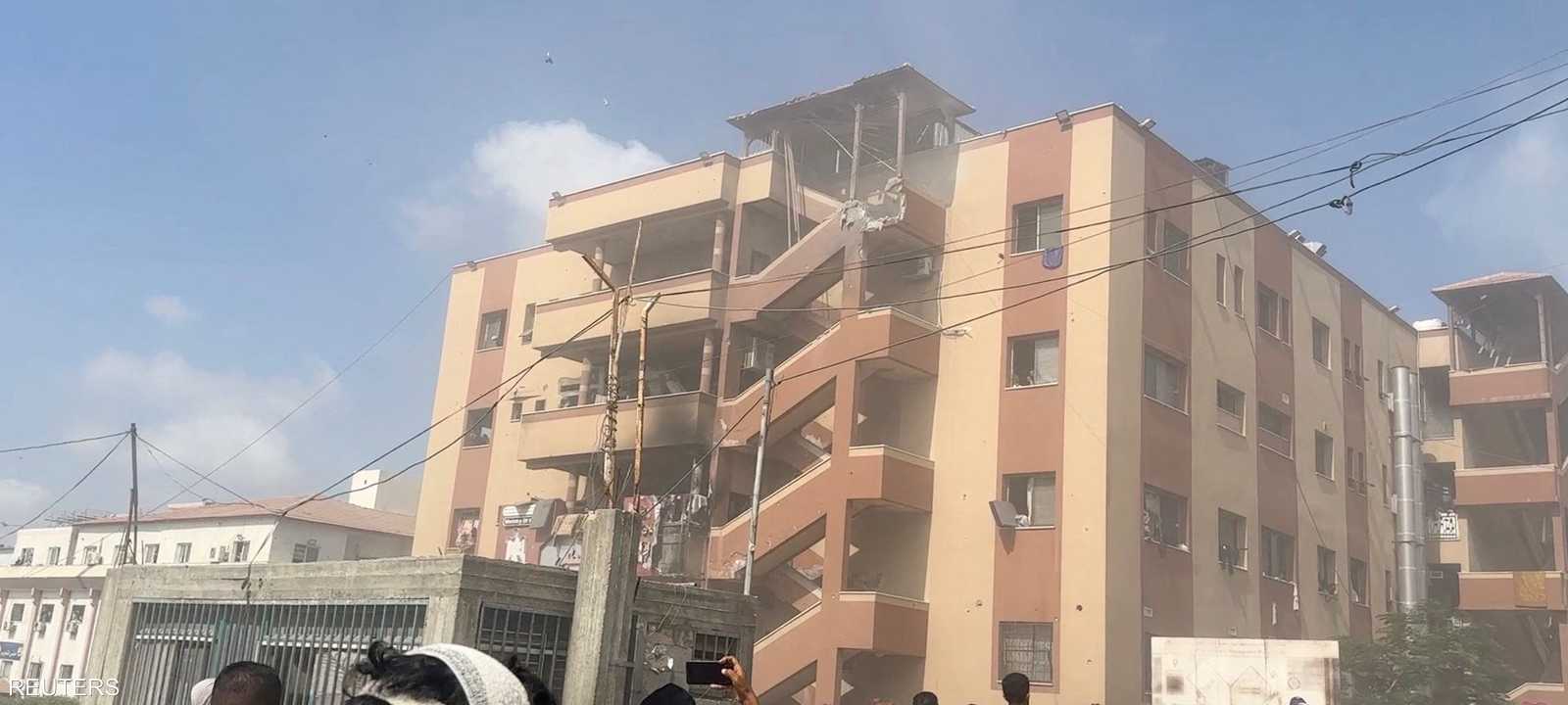 آثار القصف على مستشفى ناصر