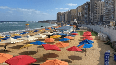شواطئ الإسكندرية خالية