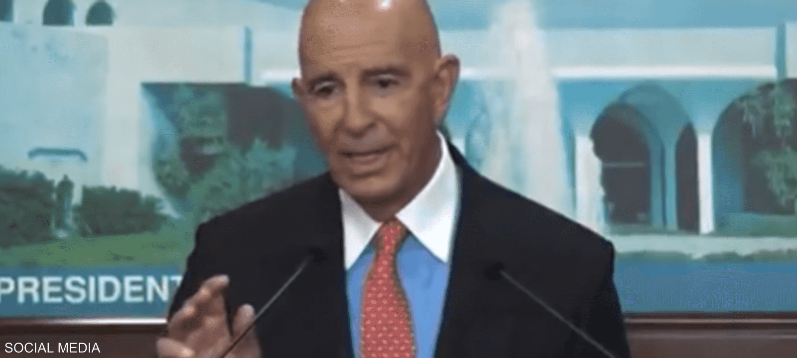 توماس باراك خلال المؤتمر الصحفي