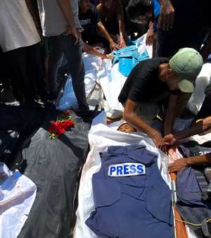 قتل 20 شخصا في الغارة على مجمع ناصر الطبي منهم صحفيون