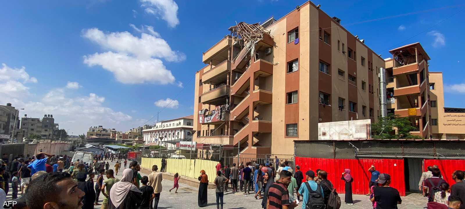 مستشفى ناصر الطبي تعرض لقصف إسرائيلي