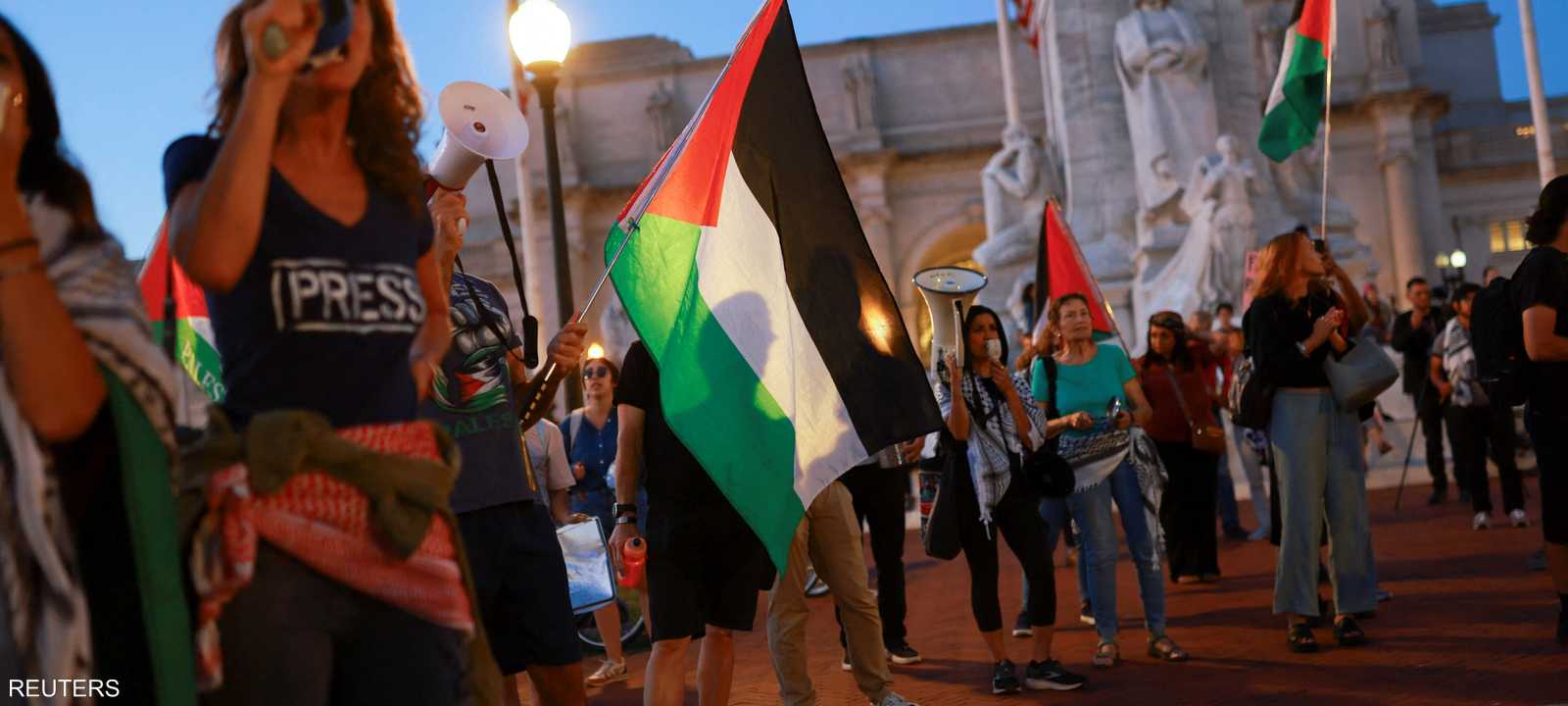 الكثير من الأميركيين يتعاطفون في الفلسطينيين وفق الاستطلاع