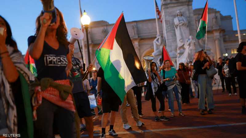 الكثير من الأميركيين يتعاطفون في الفلسطينيين وفق الاستطلاع