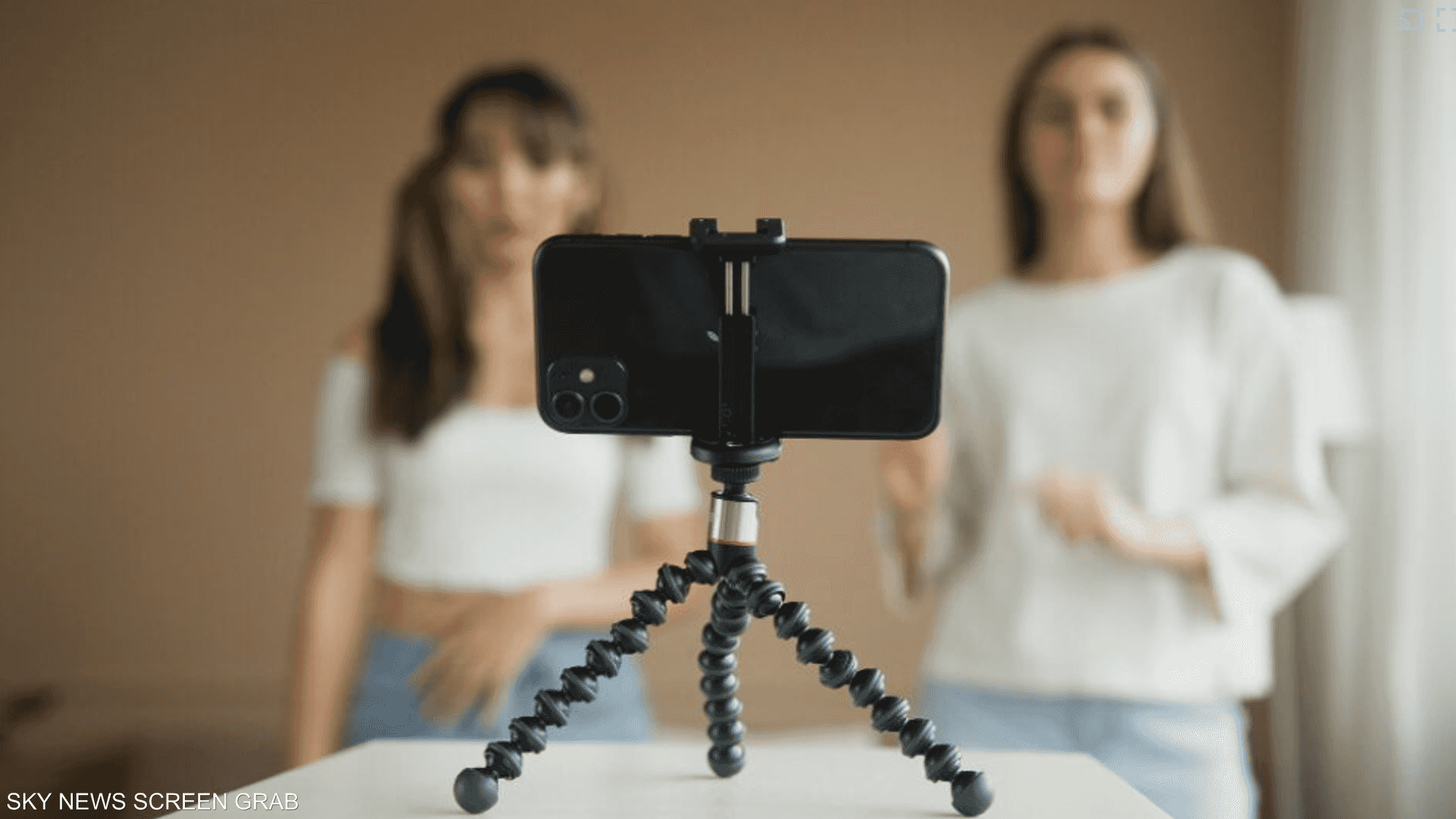 من الحبس للغرامات.. تشديد الرقابة على صنّاع المحتوى