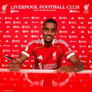 إيزاك أخيرا بقميص ليفربول