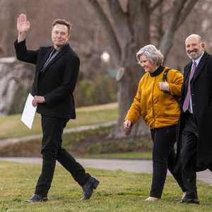 لاحظ خبراء أن ماسك يمشي بسرعة