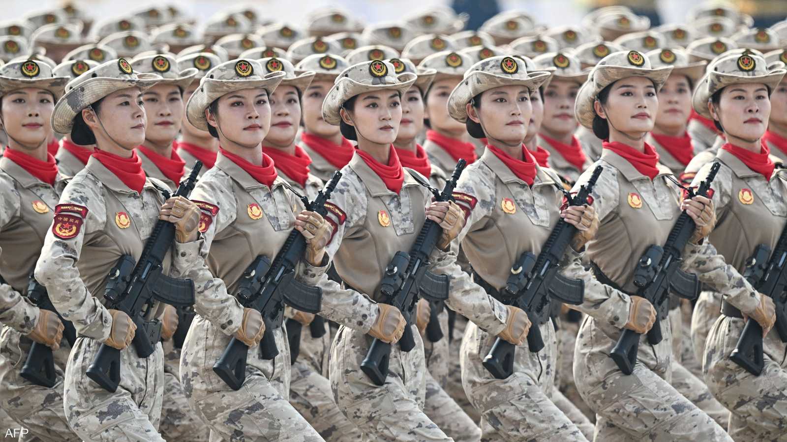 وحدات نسائية مقاتلة شاركت في العرض