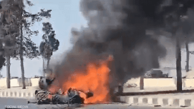 فيديو.. استهداف سيارة على طريق مطار حلب الدولي