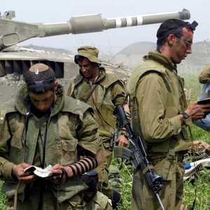 جنود إسرائيليون يتلون صلوات_أرشيف