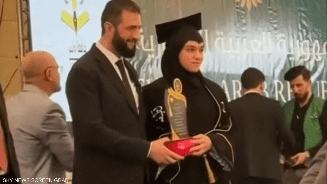 فيديو.. الشرع يحضر حفل تخرج زوجته لطيفة من الجامعة