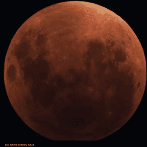 قمر الدم ظاهرة فلكية تثير دهشة عشاق الفلك