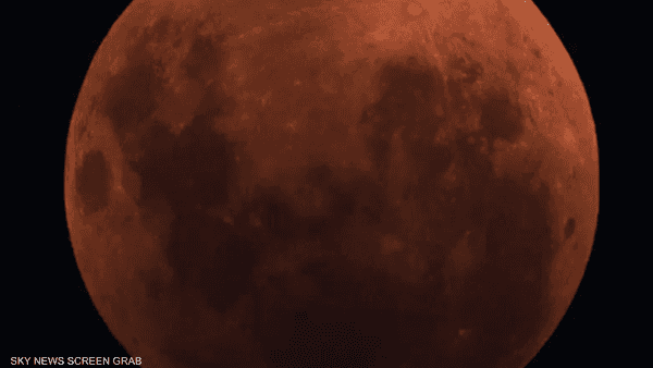 قمر الدم ظاهرة فلكية تثير دهشة عشاق الفلك