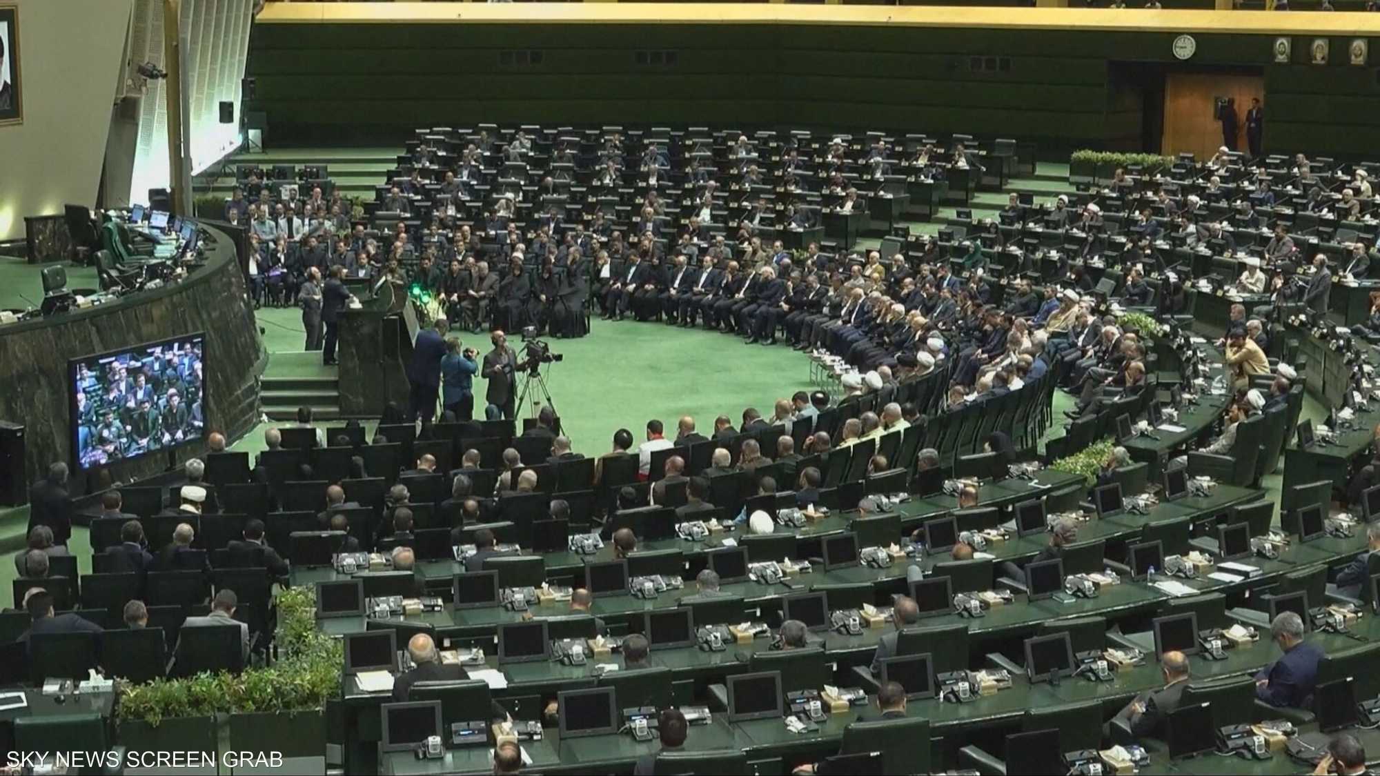 برلمان إيران يبحث الانسحاب من معاهدة حظر الانتشار النووي