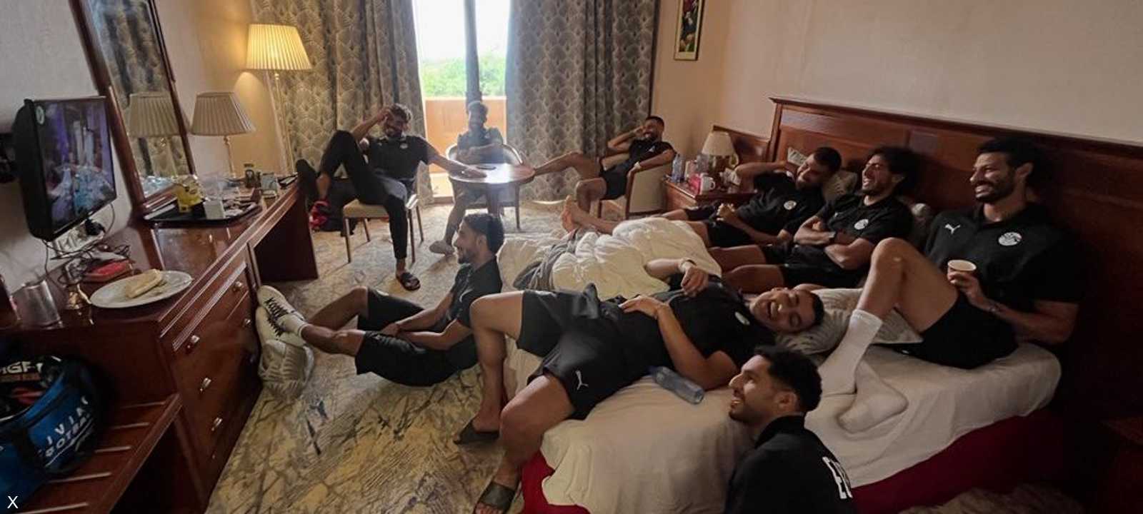 الصورة التي نشرها صلاح للاعبي المنتخب