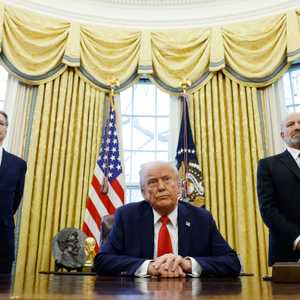 ترامب ووزير الخزانة الأميركي سكوت بيسنت