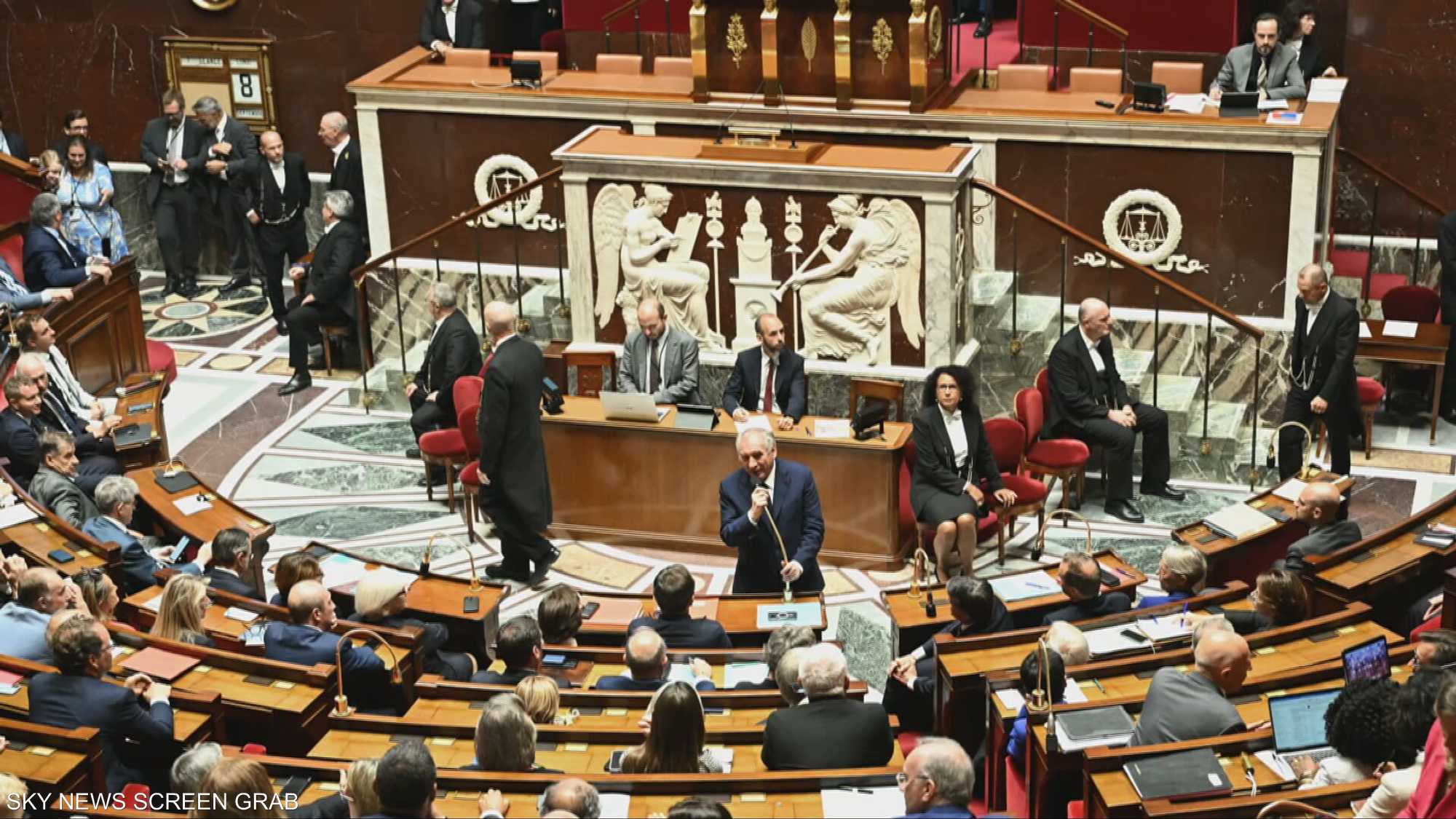 حكومةُ فرانسوا بايرو تَخسَرُ ثقةَ البرلمان الفرنسي