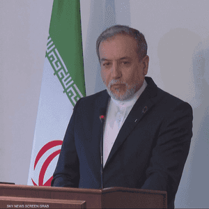 عراقجي يلتقي غروسي اليوم في القاهرة