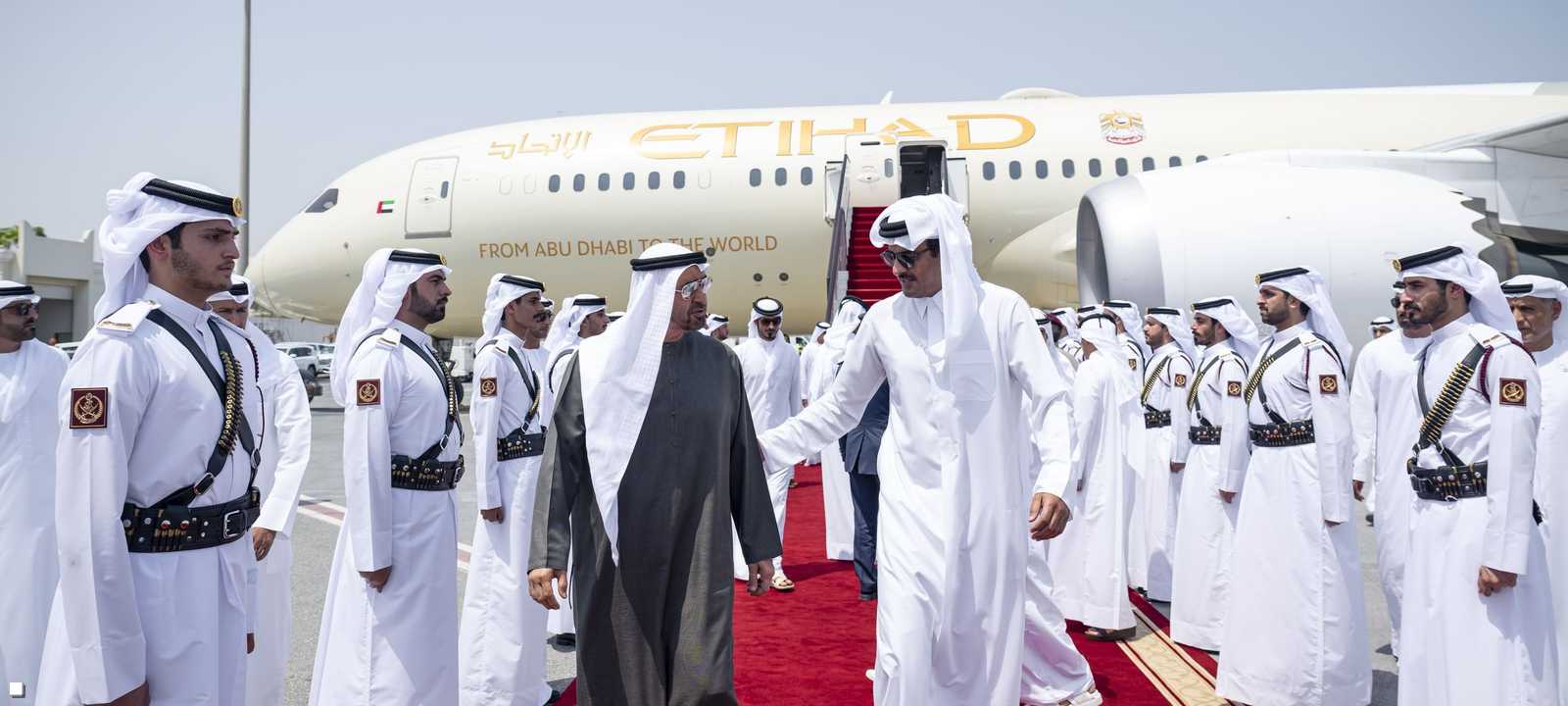 أمير قطر يستقبل الشيخ محمد بن زايد