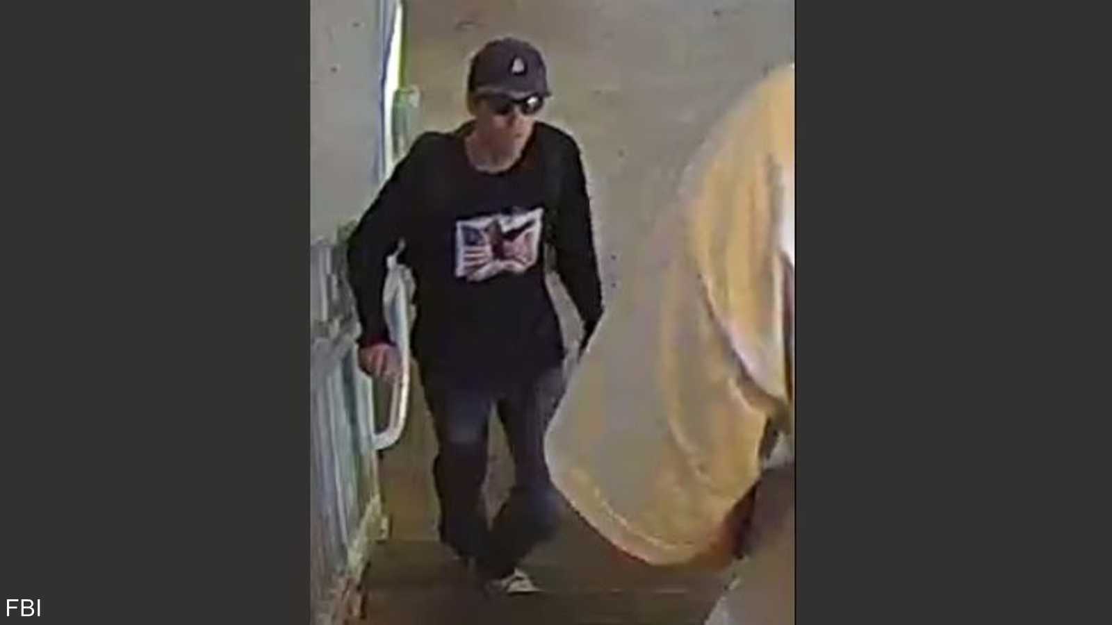 السلطات طالبت مساعدة الجمهور في التعرف على هويته