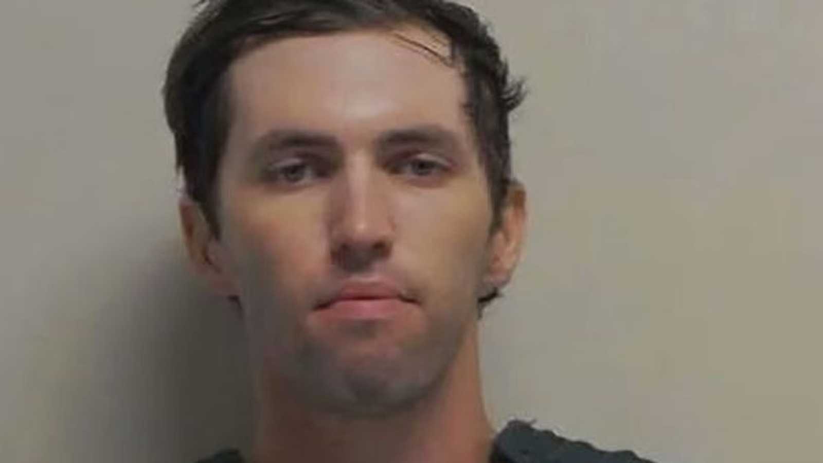 وصف المتهم بأنه كان طالبا متفوقا