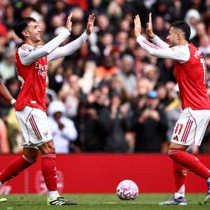 أرسنال اعتلى صدارة الدوري الإنجليزي مؤقتا