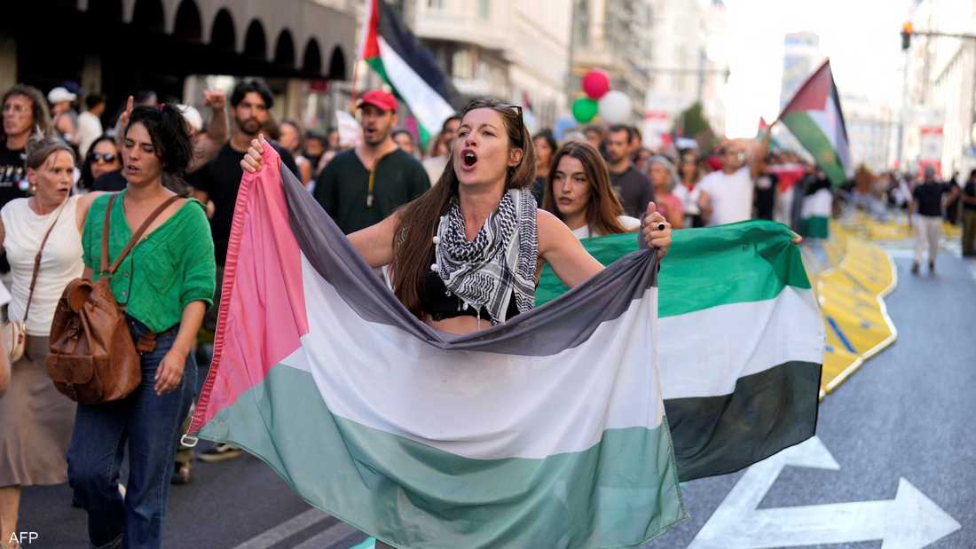 مظاهرات فلسطين توقف أهم سباق للدراجات في إسبانيا