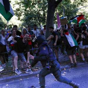 مظاهرات فلسطين توقف أهم سباق للدراجات في إسبانيا