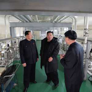 زعيم كوريا الشمالية يتفقد موقعا لإنتاج المواد النووية