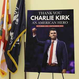 اغتيال المؤثر المحافظ تشارلي كيرك المقرب من دونالد ترامب