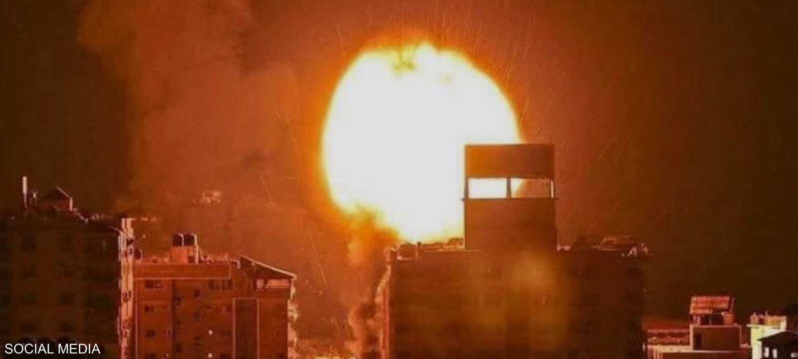 قصف إسرائيلي كثيف على غزة الليلة