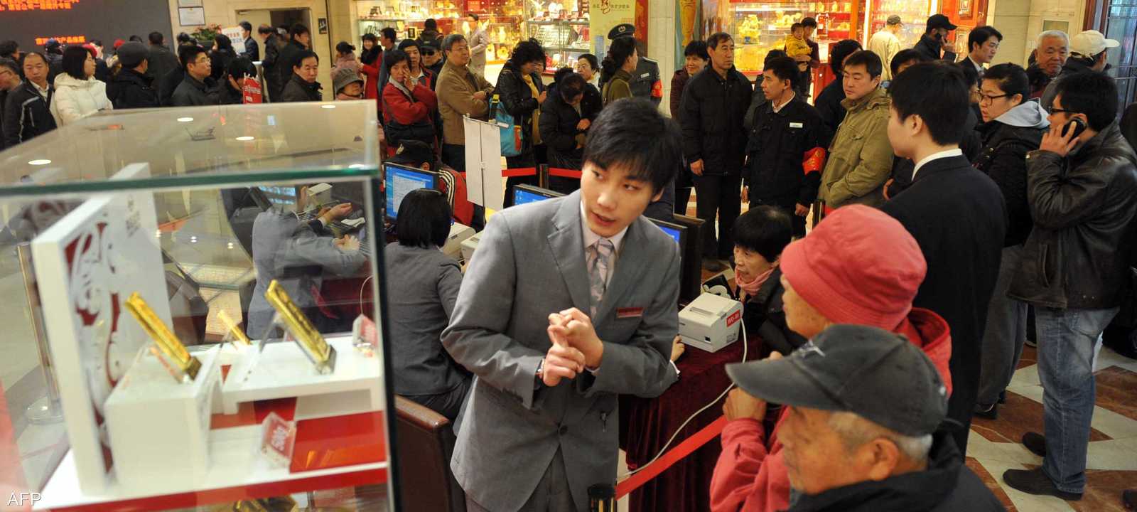 أرشيفية.. الصينيون يشترون سبائك الذهب