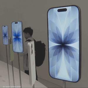 الطلبات المسبقة على آيفون 17 أكبر من آيفون 16