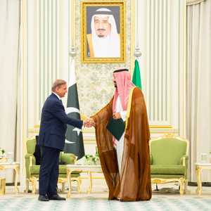 السعودية وباكستان توقعان اتفاقية دفاع استراتيجي مشترك