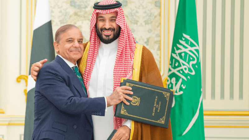 ولي العهد السعودي ورئيس الوزراء الباكستاني