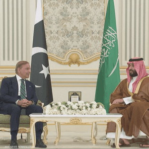 السعودية وباكستان توقعان اتفاقية دفاع استراتيجي مشترك