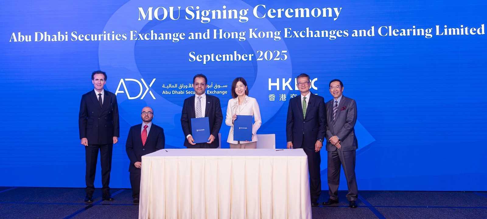 سوق أبوظبي وبورصة هونغ كونغ يوقعان مذكرة تفاهم