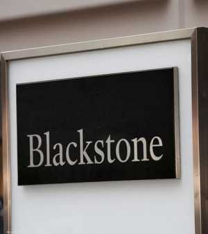 بلاكستون تتعهد استثمار 90 مليار جنيه استرليني في بريطانيا