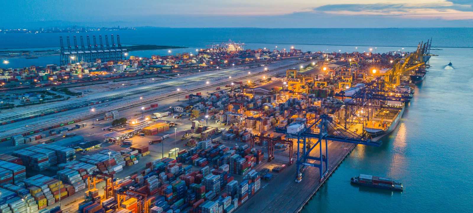 دبي تحافظ على مكانتها بين الـ5 الكبار عالمياً بمجال الشحن