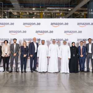 مكتب أبوظبي للاستثمار وأمازون يطلقان مركزاً لوجستياً عالميا