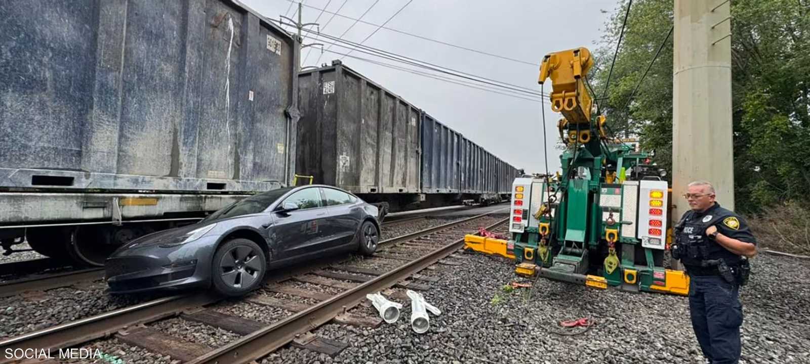 Tesla users informed that their cars do not recognize the train crossings