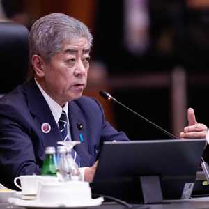 وزير الخارجية الياباني تاكيشي إيوايا