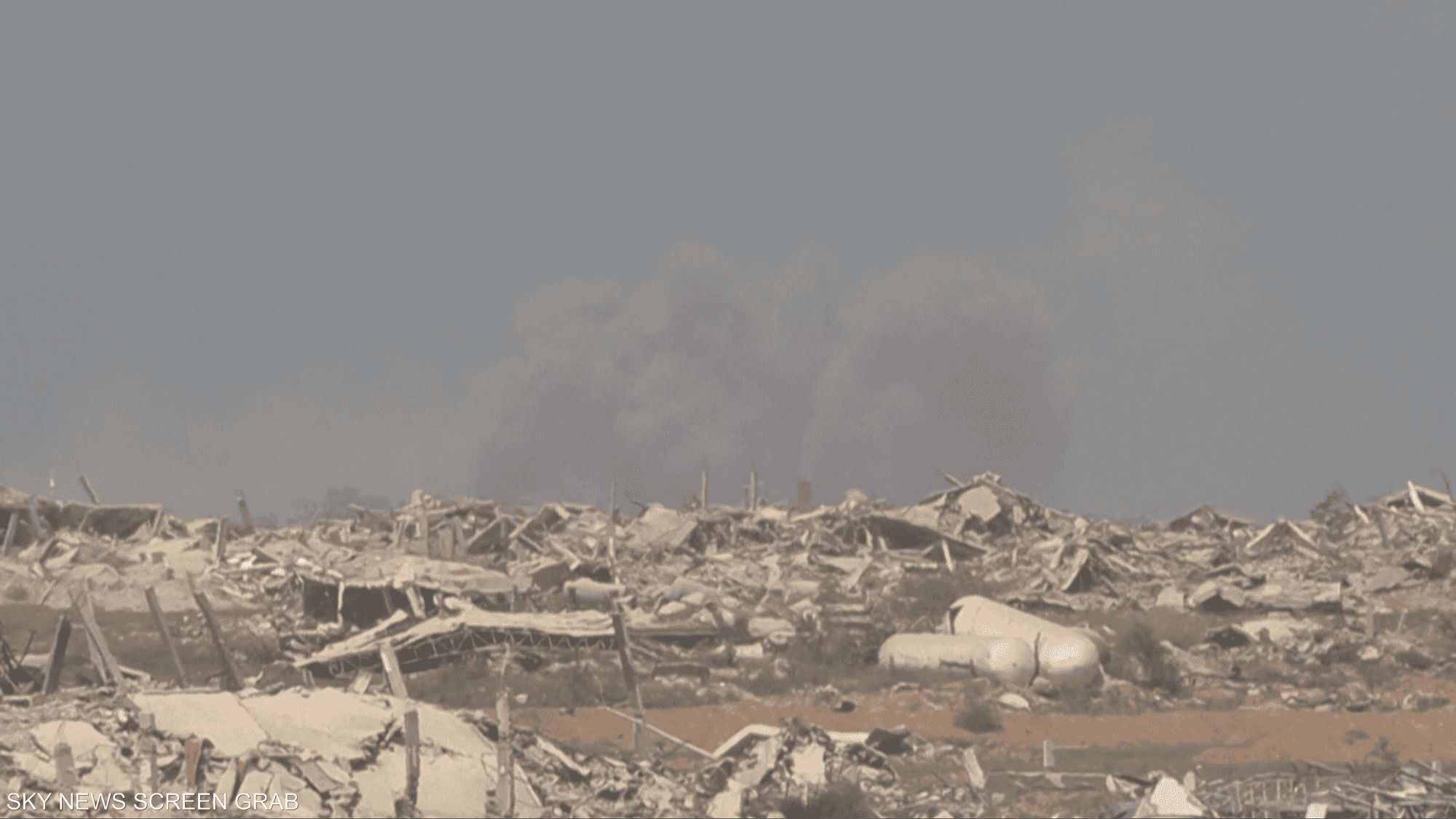 الجيش الإسرائيلي يكثف التصعيد في غزة.. وحماس تهدد بالرهائن