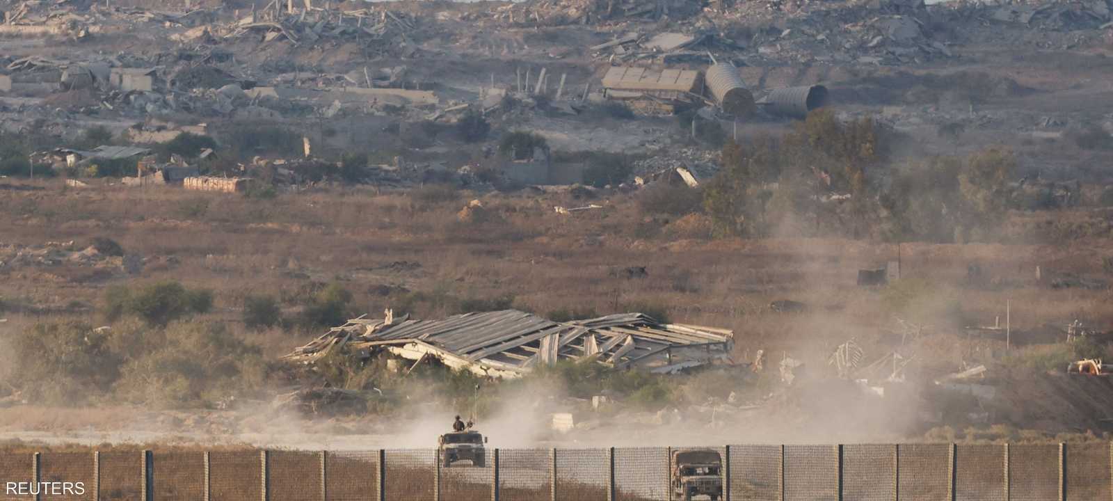 تتزامن العملية الإسرائيلية مع أزمة إنسانية كبيرة بالقطاع